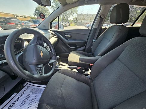 Used 2022 Chevrolet Trax LS w/ Tint and Cruise Package AWD/4WD image 19