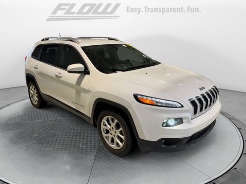 Used 2017 Jeep Cherokee Latitude w/ Comfort & Sound Group FWD image 1