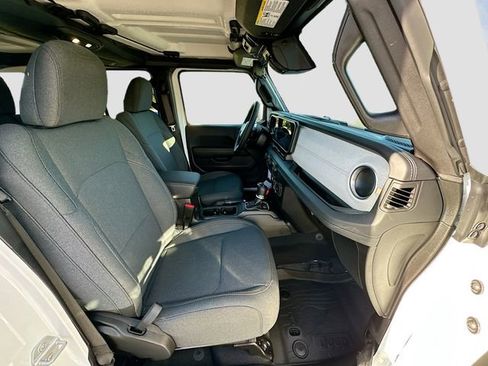 Used 2026 Jeep Wrangler Sahara image 27
