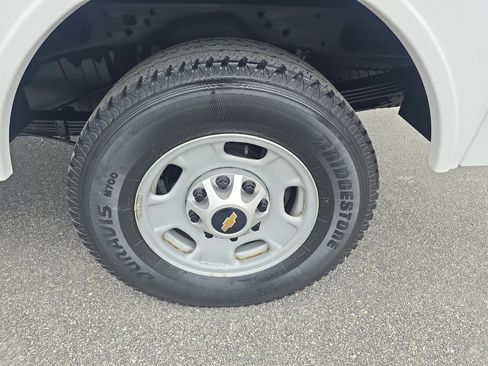 Used 2016 Chevrolet Silverado 2500 W/T AWD/4WD image 27