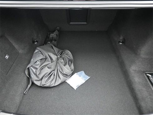 New 2025 BMW 750e xDrive w/ Premium Package image 27