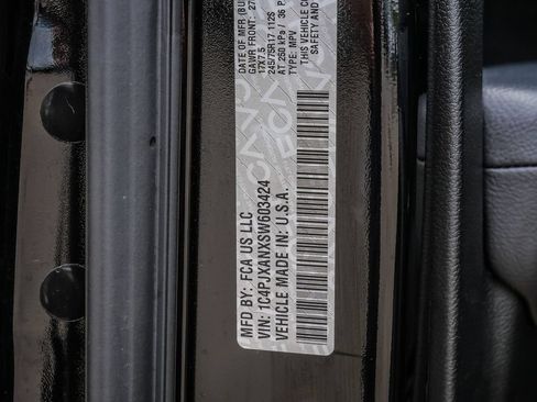 Used 2025 Jeep Wrangler Sport AWD/4WD image 35