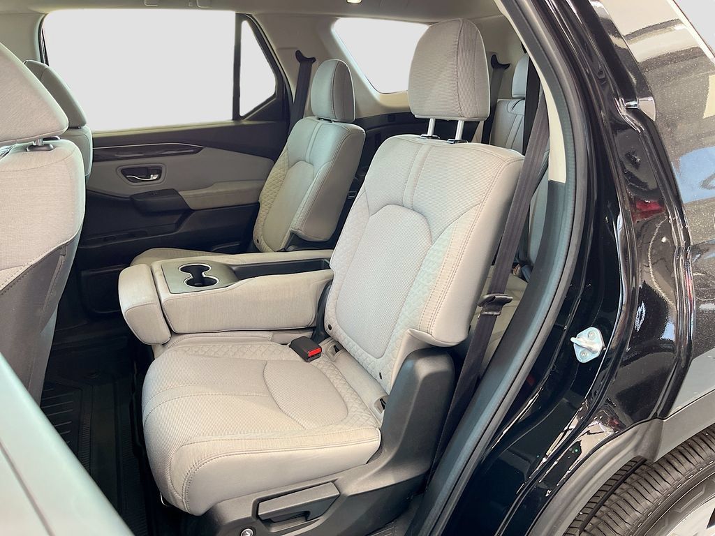 Used 2023 Honda Pilot LX image 22