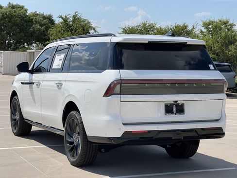 New 2025 Lincoln Navigator L Reserve w/ Jet Appearance Package image 7