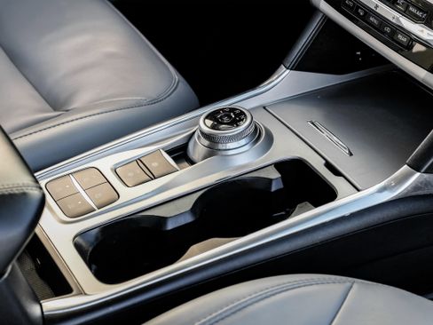 Used 2021 Ford Explorer XLT w/ Equipment Group 202A image 21