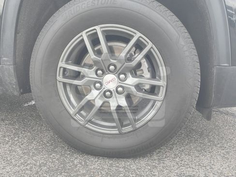 Used 2025 GMC Acadia Elevation image 12