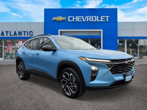 Certified 2025 Chevrolet Trax RS w/ Driver Confidence Package FWD image 2