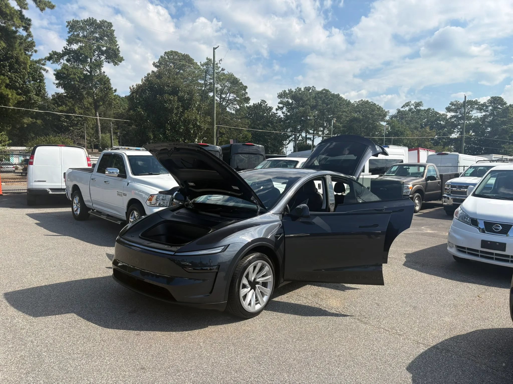 Used 2026 Tesla Model Y 2WD image 32