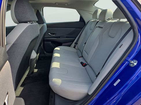 Certified 2025 Hyundai Elantra Limited FWD image 13