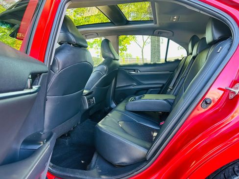 Used 2019 Toyota Camry XSE FWD image 12