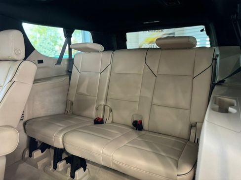 Used 2023 Cadillac Escalade ESV Premium Luxury AWD/4WD image 19