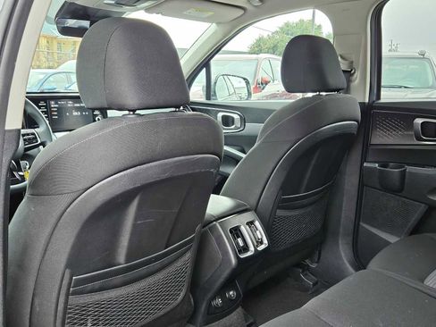 Used 2023 Kia Sorento LX image 18