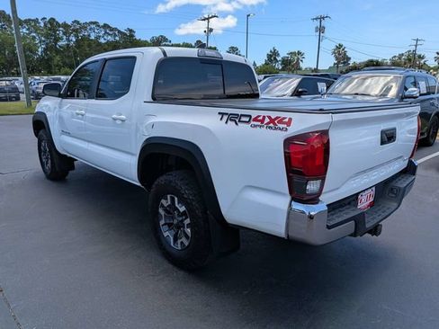 Used 2018 Toyota Tacoma TRD Off-Road AWD/4WD image 7