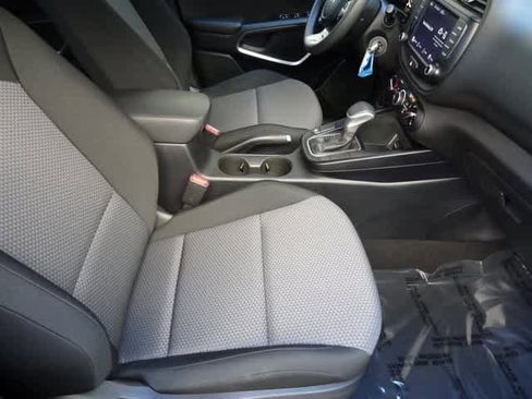 Used 2023 Kia Soul LX w/ LX Technology Package image 12
