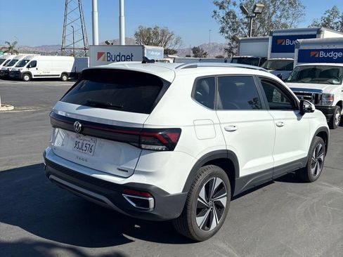 Used 2025 Volkswagen Taos SE AWD/4WD image 4