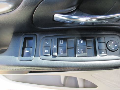 Used 2017 Dodge Grand Caravan SE w/ Power Window Group FWD image 13