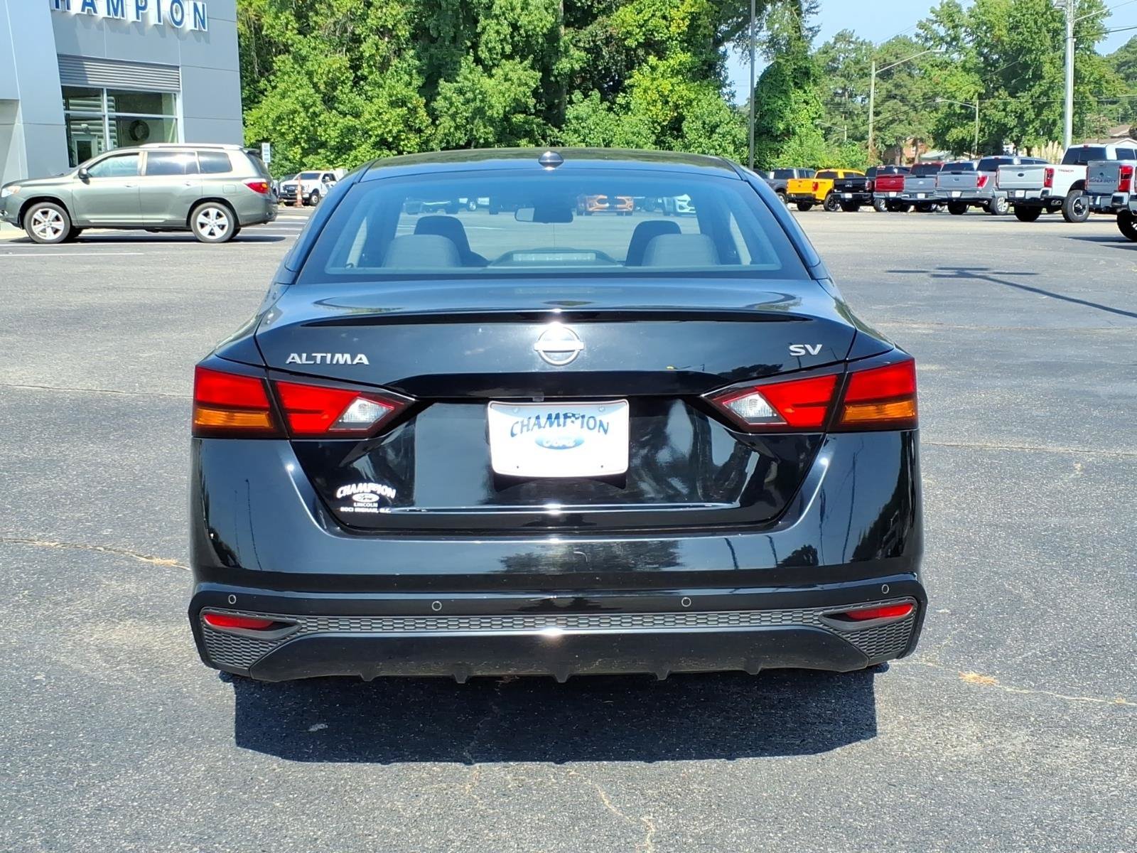 Used 2024 Nissan Altima 2.5 SV FWD image 23