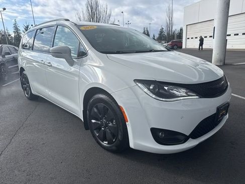 Used 2020 Chrysler Pacifica Limited w/ Advanced Safetytec Group image 3