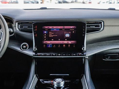 Certified 2024 Jeep Wagoneer L Series II w/ Flexible Seating Group image 14