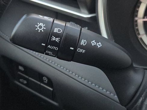 Used 2023 Toyota Highlander XLE AWD/4WD image 29