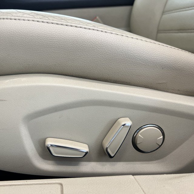 Used 2015 Ford Fusion SE w/ Equipment Group 202A FWD image 13