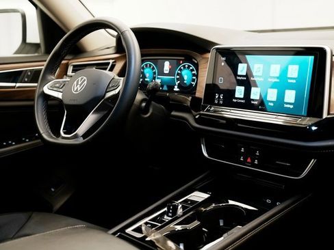 Used 2024 Volkswagen Atlas SE image 21