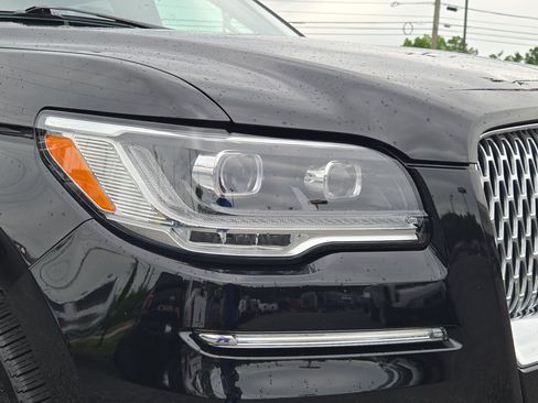 Used 2024 Lincoln Navigator Premiere AWD/4WD image 5