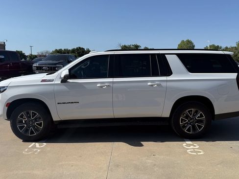 Used 2023 Chevrolet Suburban Z71 w/ Luxury Package AWD/4WD image 7