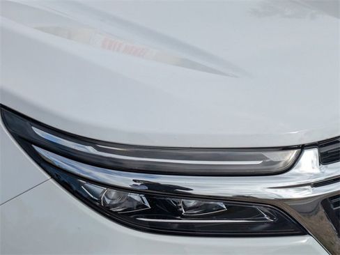 Used 2023 Chevrolet Equinox Premier image 9