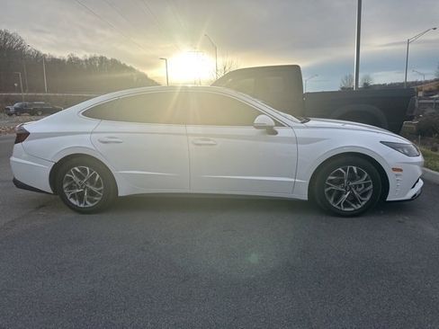 Used 2022 Hyundai Sonata SEL w/ Convenience Package image 3