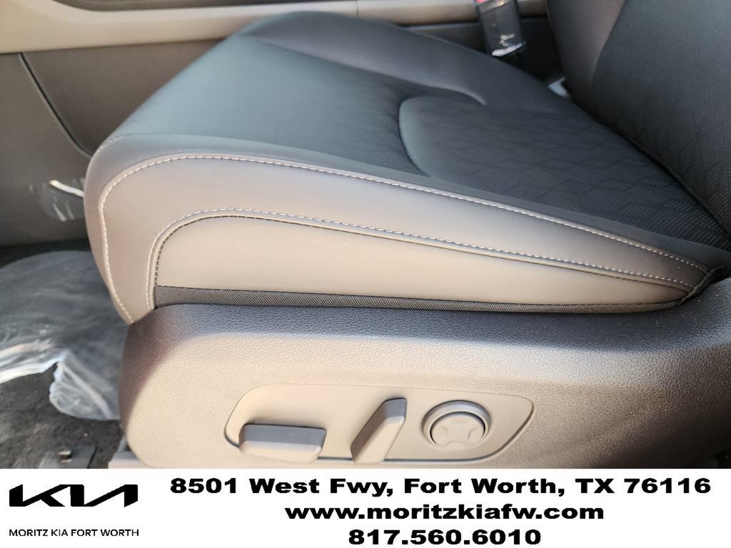 New 2026 Kia Carnival FWD image 17