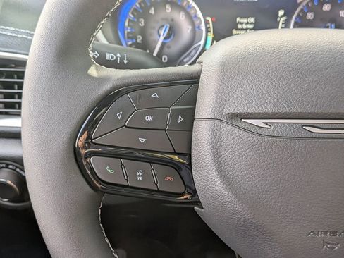 New 2027 Chrysler Pacifica Limited w/ Family Tech Group FWD image 20