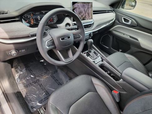 Certified 2023 Jeep Compass Latitude w/ Sun and Sound Group AWD/4WD image 19