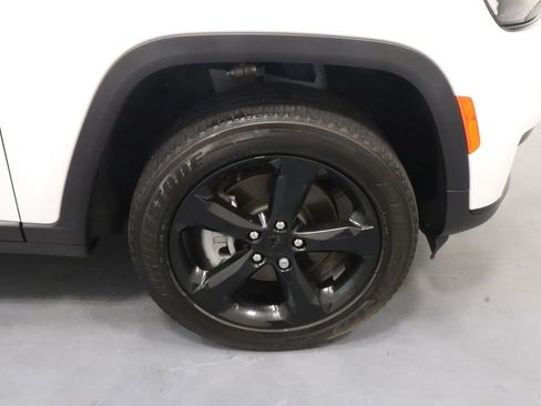 Used 2023 Jeep Grand Cherokee L Laredo AWD/4WD image 32
