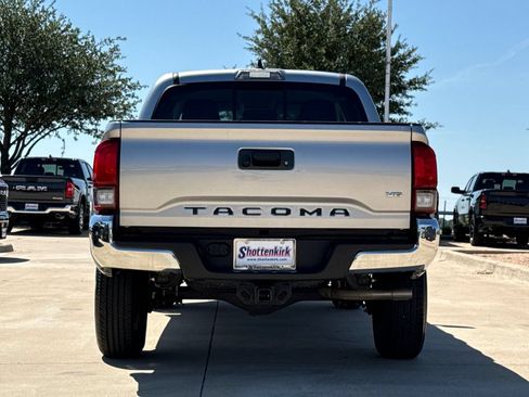 Used 2021 Toyota Tacoma SR5 RWD image 8