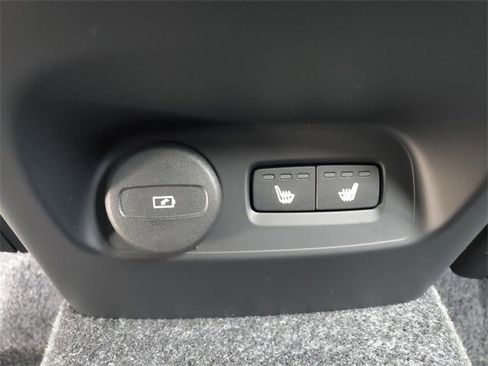 New 2026 Volvo XC40 B5 Plus w/ Protection Package Premier image 31