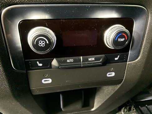 Used 2024 GMC Yukon AT4 w/ Technology Package image 18