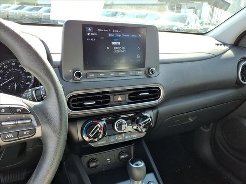 Used 2022 Hyundai Kona SEL image 8
