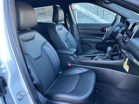 New 2026 Jeep Compass Latitude image 30