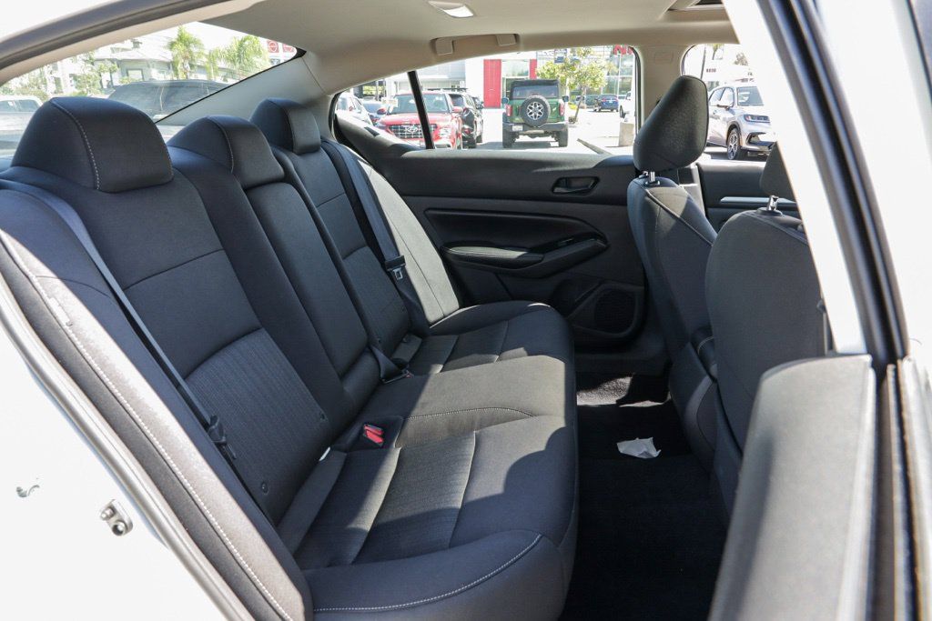 Used 2023 Nissan Altima 2.5 SV w/ SV Premium Package FWD image 23