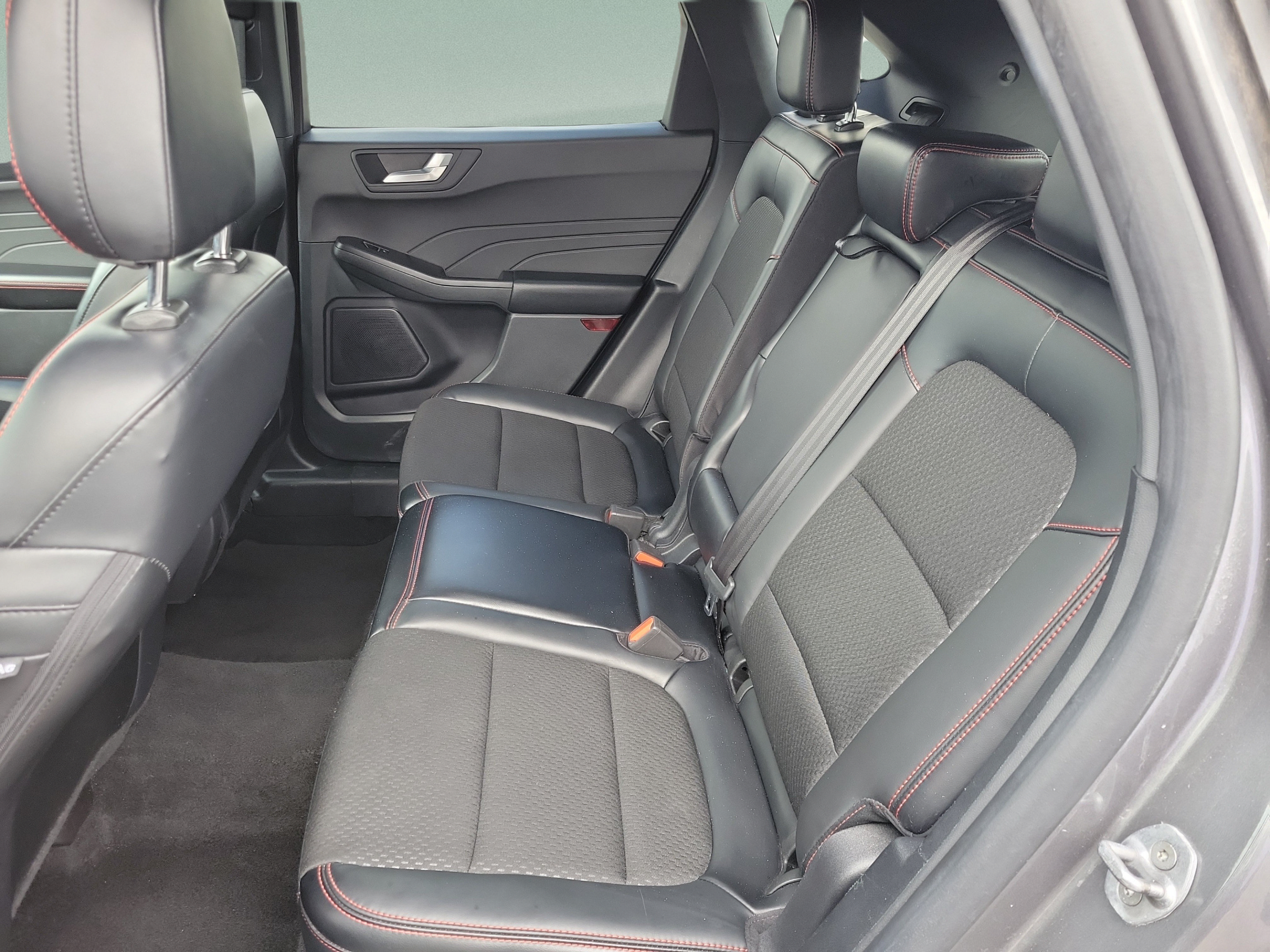 Used 2025 Ford Escape ST-Line Select AWD/4WD image 15