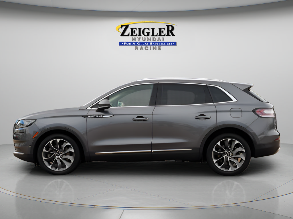 Used 2023 Lincoln Nautilus Reserve AWD/4WD image 4