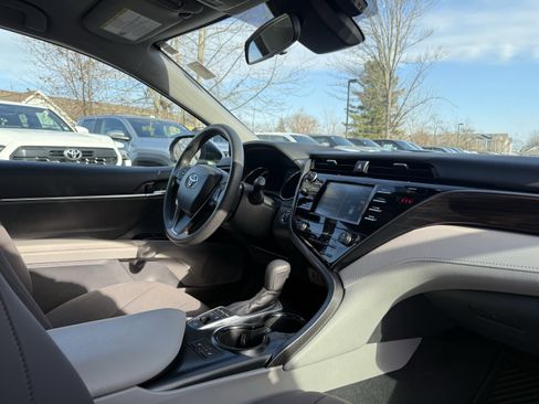 Used 2019 Toyota Camry LE image 37