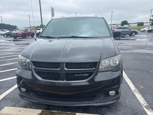 Used 2018 Dodge Grand Caravan GT FWD image 2