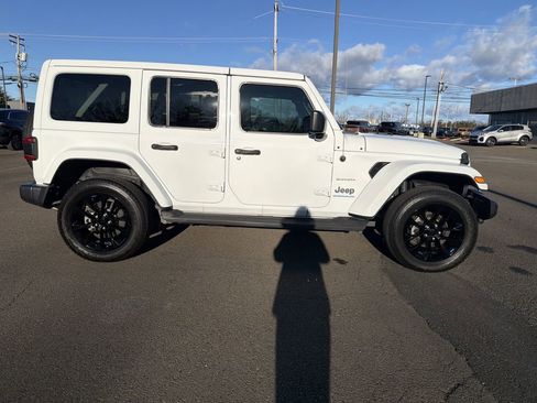 Used 2023 Jeep Wrangler Unlimited Sahara w/ Cold Weather Group image 7