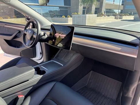 Used 2023 Tesla Model Y Performance image 15