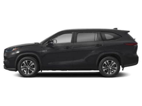 Used 2023 Toyota Highlander XLE FWD image 3
