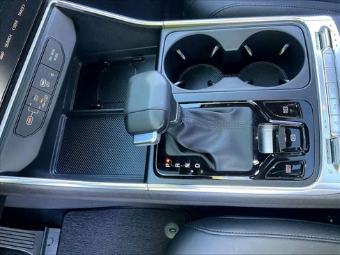 Used 2026 Kia Carnival SX Prestige image 17