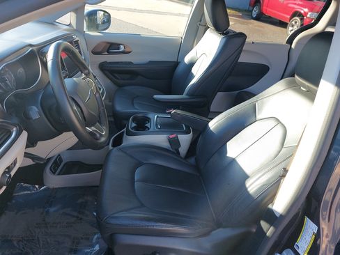 Used 2019 Chrysler Pacifica Touring-L Plus w/ Advanced Safetytec Group image 15