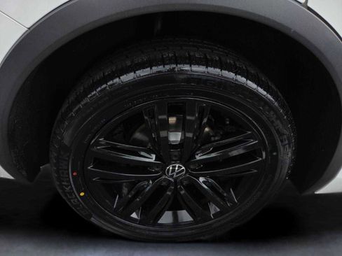 Used 2022 Volkswagen Tiguan SE R-Line image 15